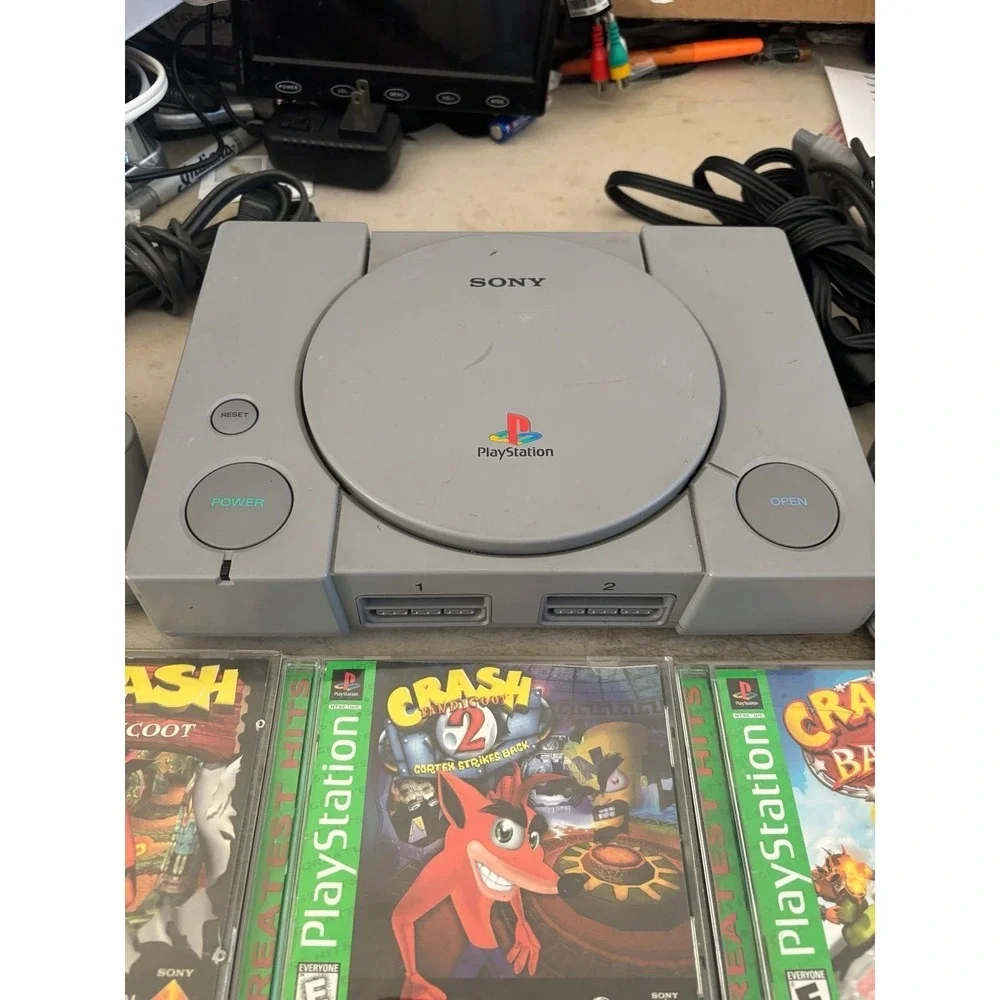 Sony PlayStation 1 PS1 Console Bundle w/Crash Bandicoot 1+2+ crash Bash + 2 cont
